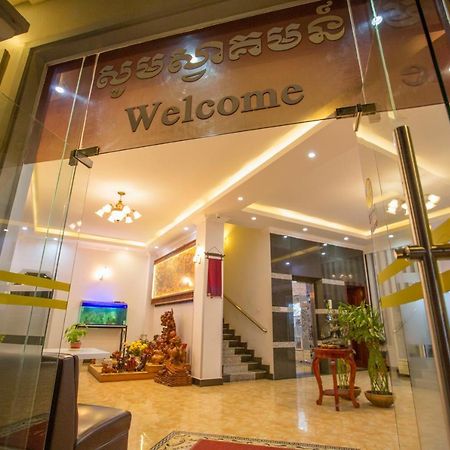 Jasmine Hotel& Sky Bar Battambang Bagian luar foto
