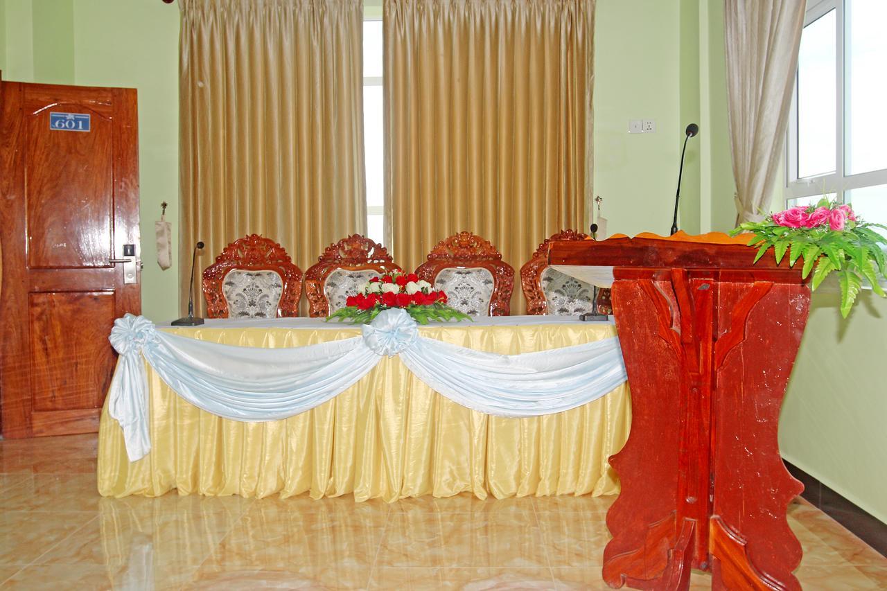 Jasmine Hotel& Sky Bar Battambang Bagian luar foto
