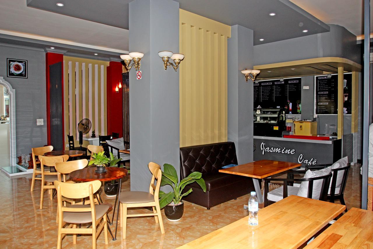 Jasmine Hotel& Sky Bar Battambang Bagian luar foto