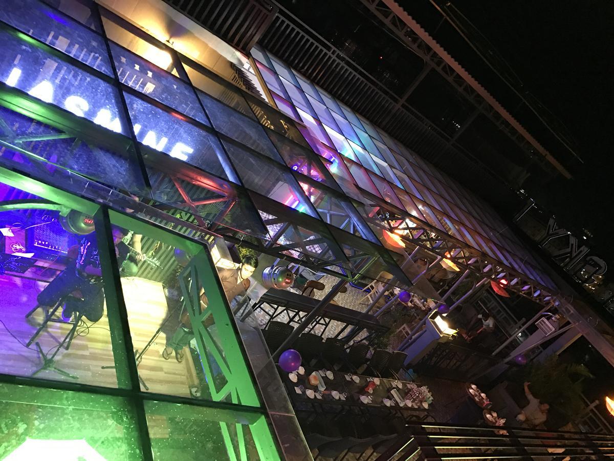 Jasmine Hotel& Sky Bar Battambang Bagian luar foto