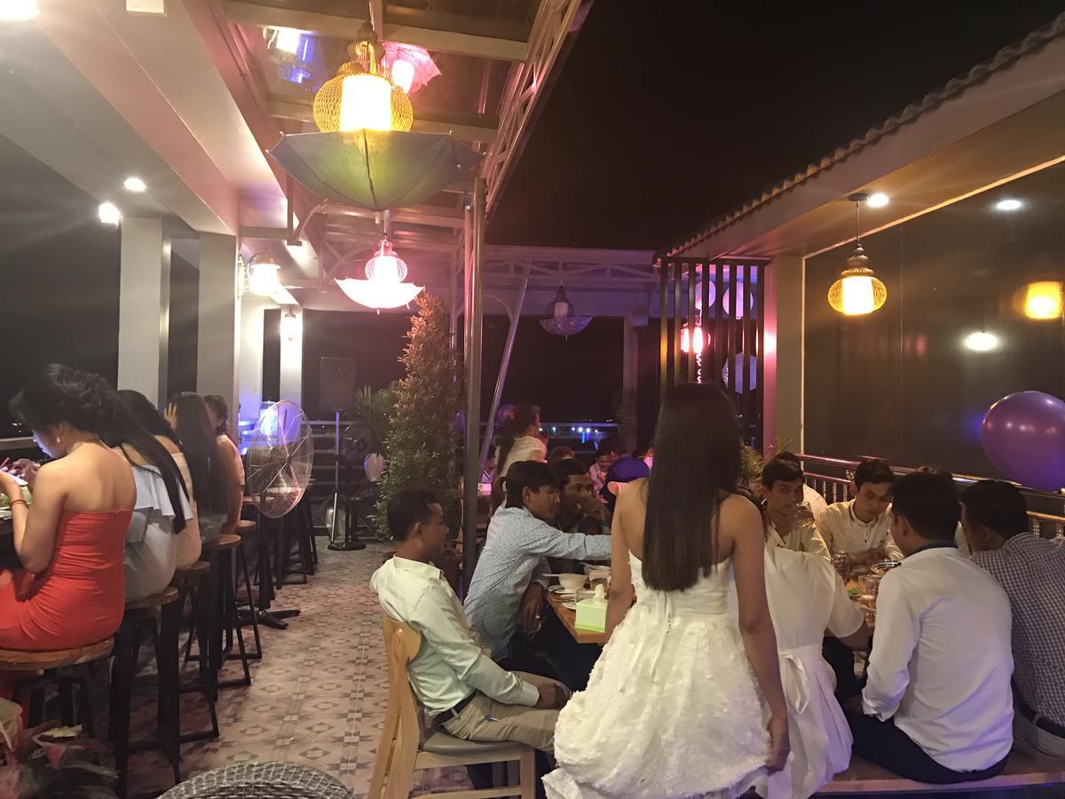 Jasmine Hotel& Sky Bar Battambang Bagian luar foto