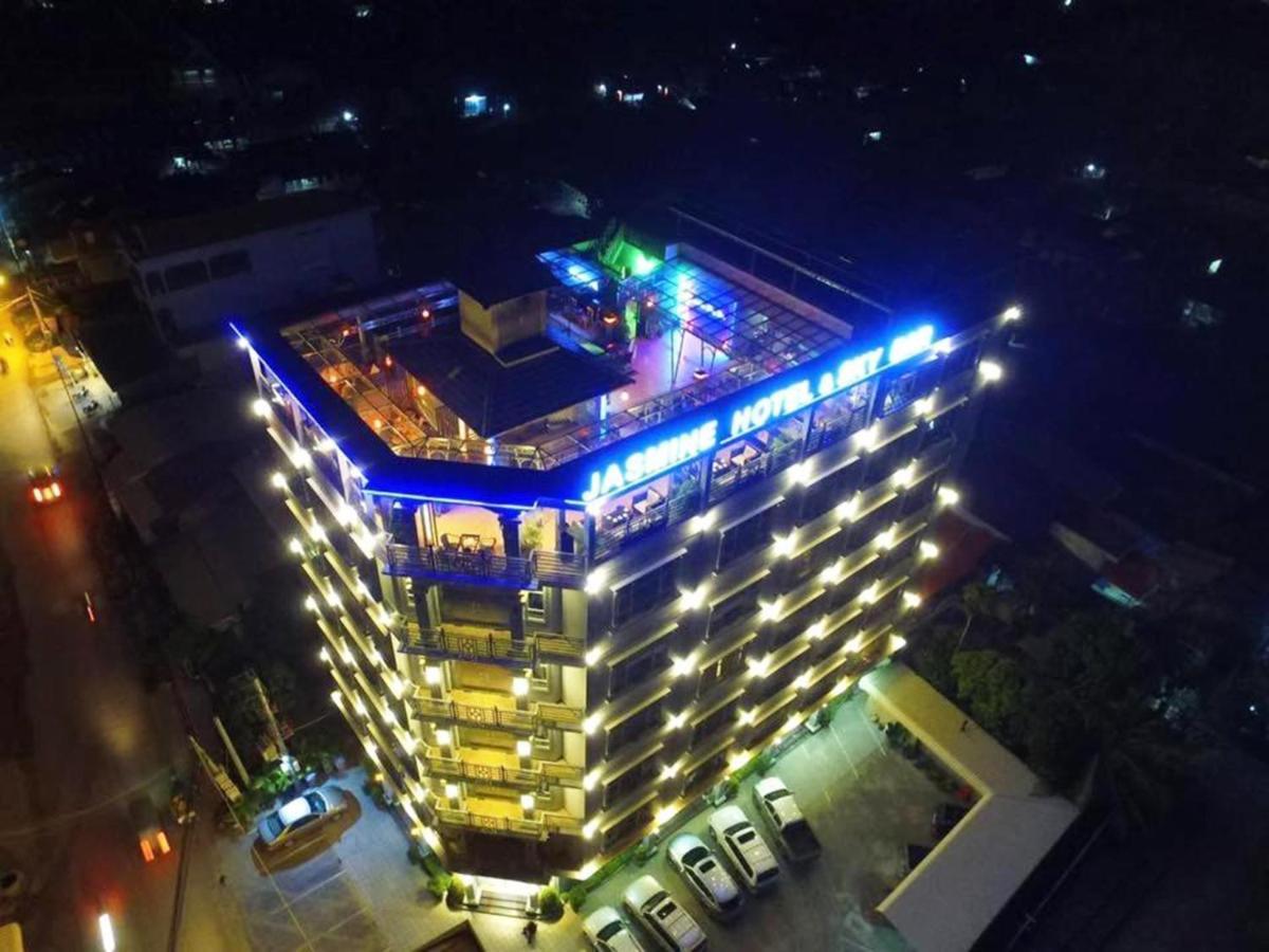 Jasmine Hotel& Sky Bar Battambang Bagian luar foto
