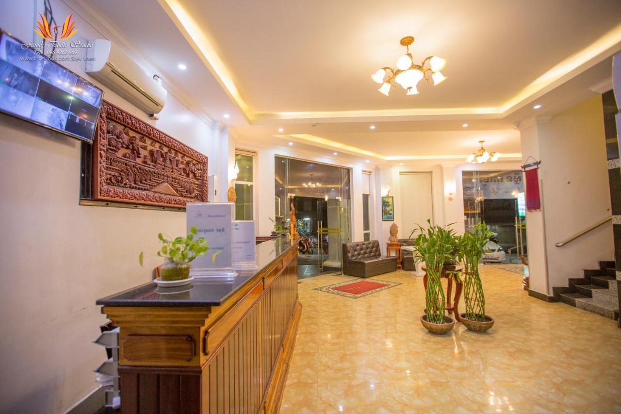 Jasmine Hotel& Sky Bar Battambang Bagian luar foto