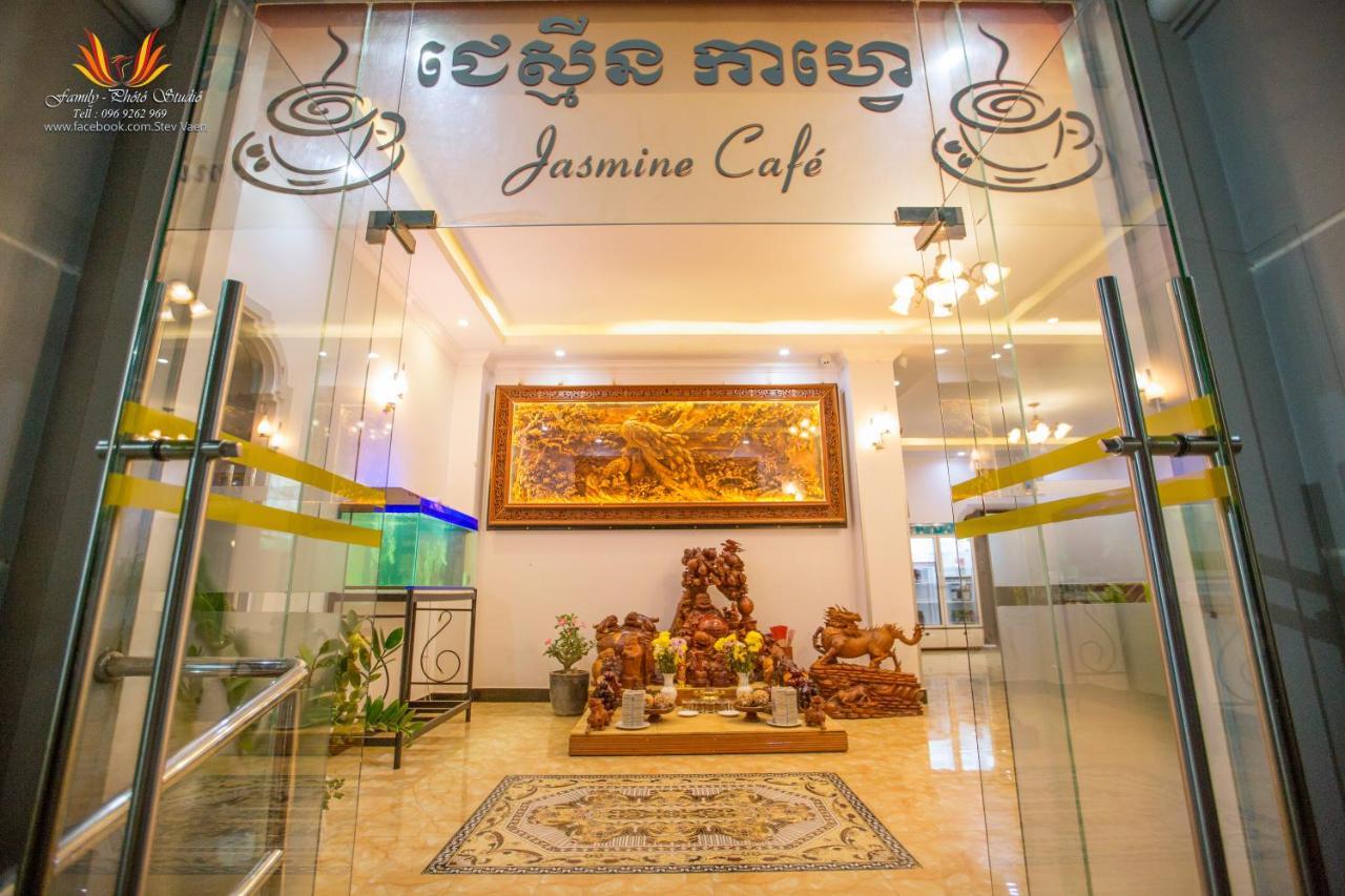 Jasmine Hotel& Sky Bar Battambang Bagian luar foto