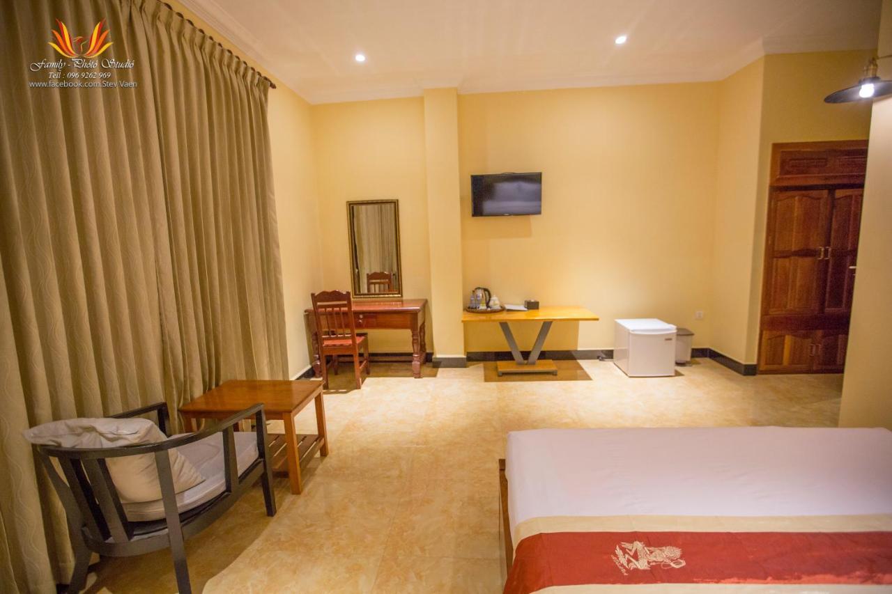 Jasmine Hotel& Sky Bar Battambang Bagian luar foto
