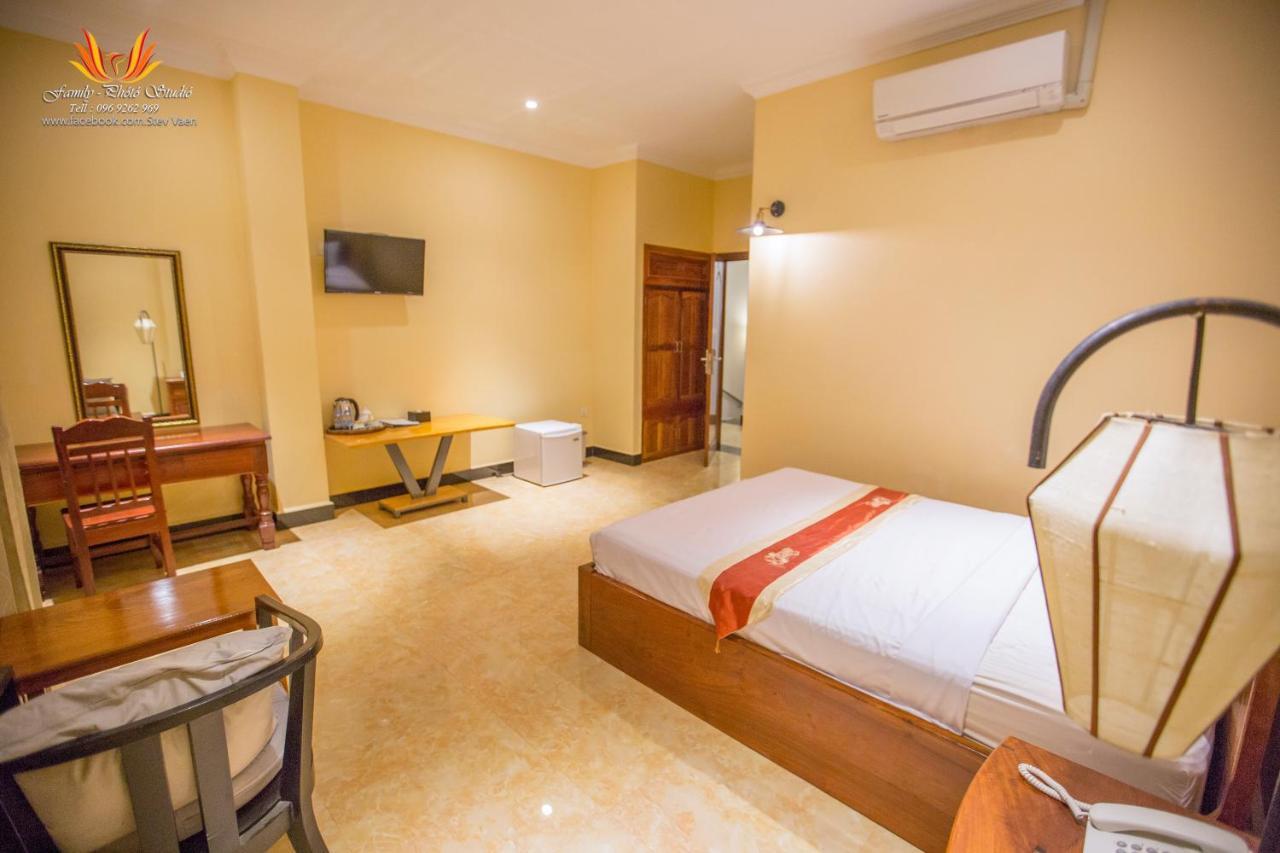 Jasmine Hotel& Sky Bar Battambang Bagian luar foto