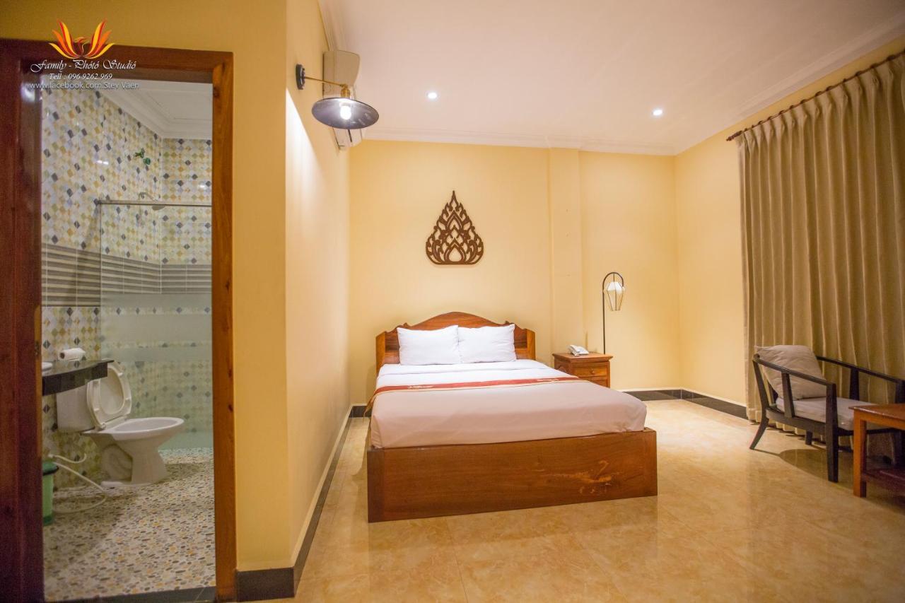 Jasmine Hotel& Sky Bar Battambang Bagian luar foto