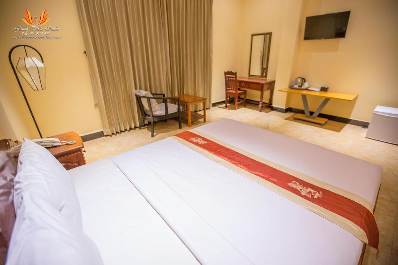 Jasmine Hotel& Sky Bar Battambang Bagian luar foto