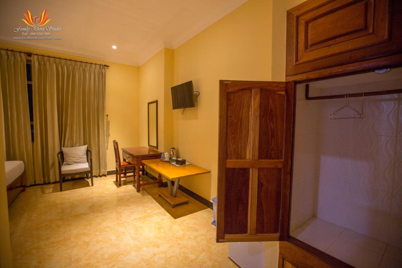 Jasmine Hotel& Sky Bar Battambang Bagian luar foto